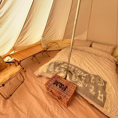 Bell Tent 4M Fossewold Farm Camping Moreton-in-Marsh ภายนอก รูปภาพ