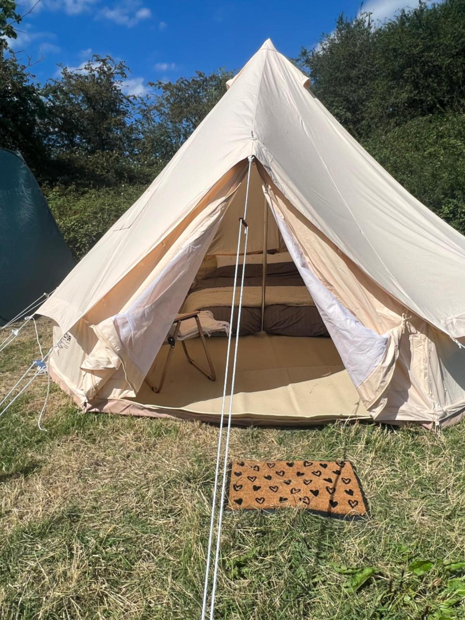 Bell Tent 4M Fossewold Farm Camping Moreton-in-Marsh ภายนอก รูปภาพ